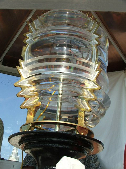 images/2007_Fresnel_Lens/Lens on pedestal.jpg